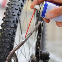 Cleaning and oiling a bicycle chain