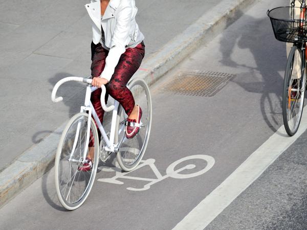 Young cyclist commuting