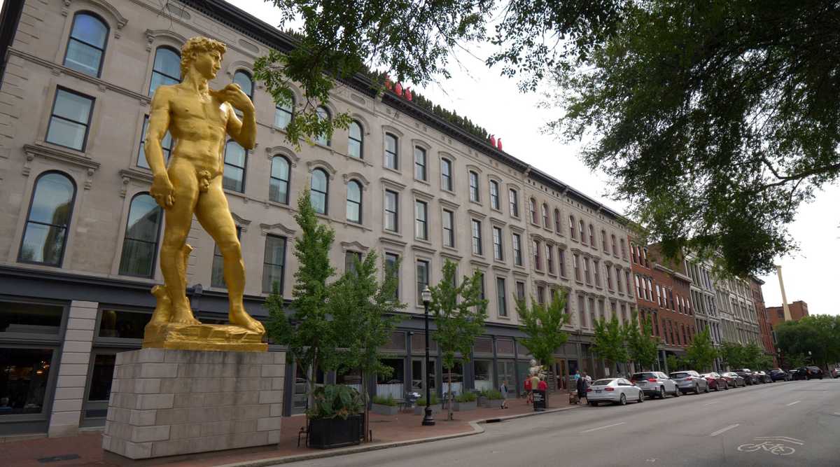 Golden David statue at Main Street in Louisville - LOUISVILLE, USA - JUNE 14, 2019