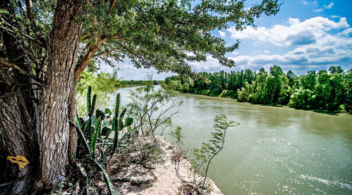 rio grander dividing border between usa and mexico